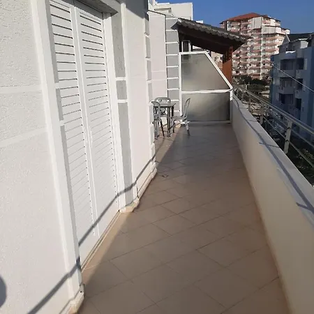 Bardhi Apts Apartament *