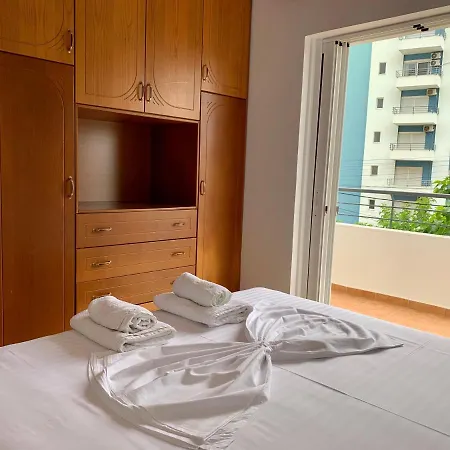 Bardhi Apts Lägenhet