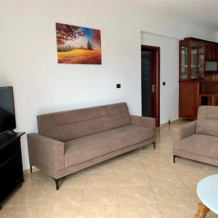 Bardhi Apts Σαράντα