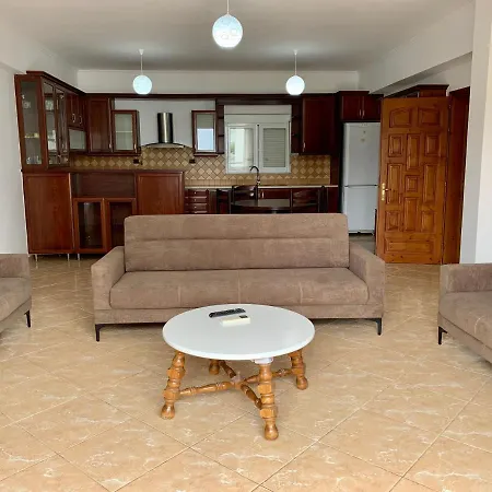 Bardhi Apts * Sarandë