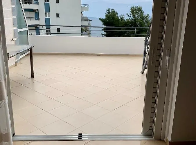 Bardhi Apts * Sarandë