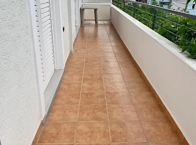 Bardhi Apts * Sarandë