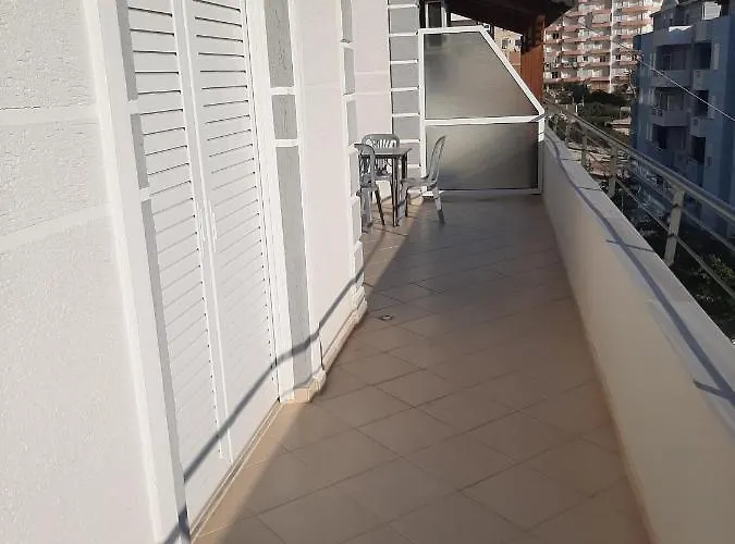 Bardhi Apts Apartamento *